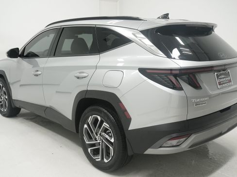 Used 2025 Hyundai Tucson Limited AWD/4WD image 6