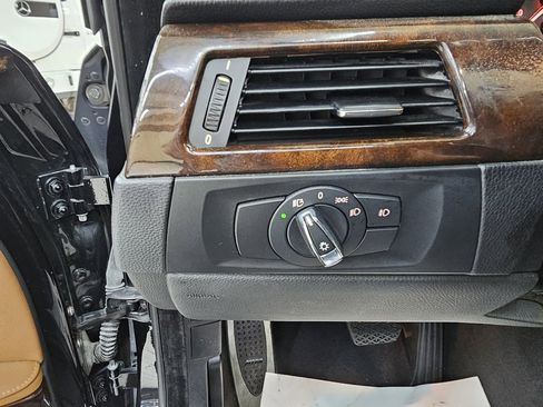 Used 2011 BMW 335i Convertible w/ M Sport Pkg image 34