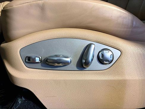 Certified 2023 Porsche Macan AWD/4WD image 39