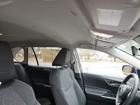 Used 2025 Toyota RAV4 XLE image 13