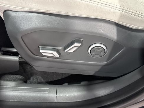 Used 2025 Hyundai Santa Fe Limited AWD/4WD image 17