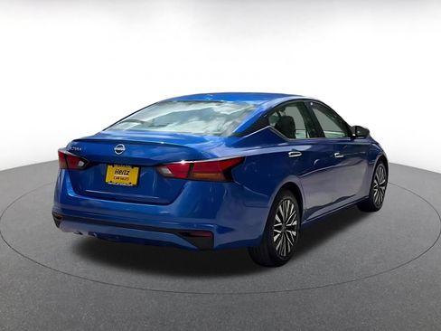 Used 2025 Nissan Altima 2.5 SV FWD image 11