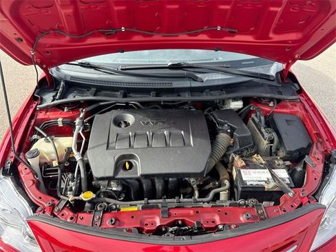 Used 2013 Toyota Corolla LE image 32