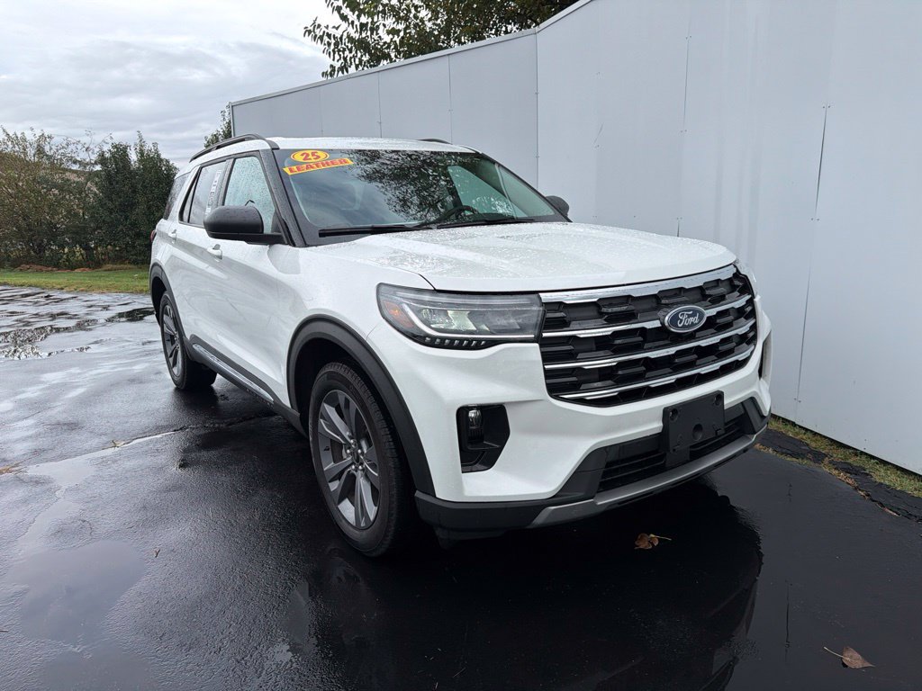 Used 2025 Ford Explorer Active w/ Active Comfort Package AWD/4WD image 4