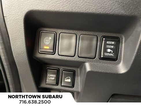 Used 2022 Nissan Frontier SV w/ SV Premium Package image 17