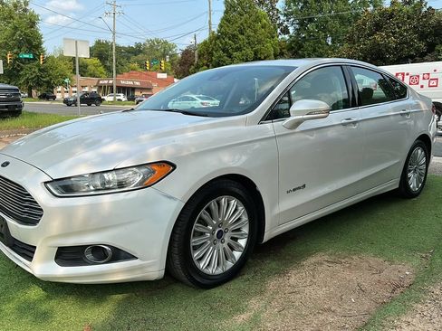 Used 2015 Ford Fusion SE w/ Equipment Group 502A FWD image 3