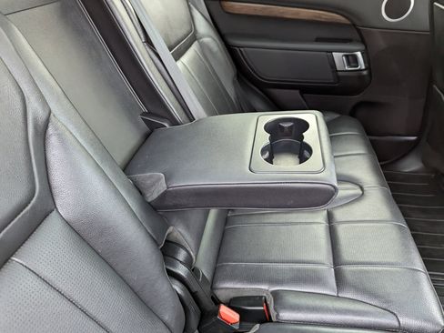 Used 2018 Land Rover Discovery HSE image 40