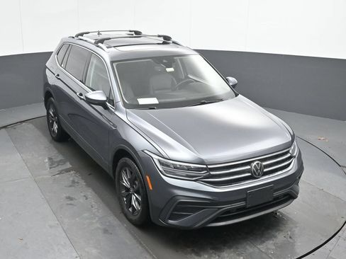 Used 2022 Volkswagen Tiguan SE AWD/4WD image 32