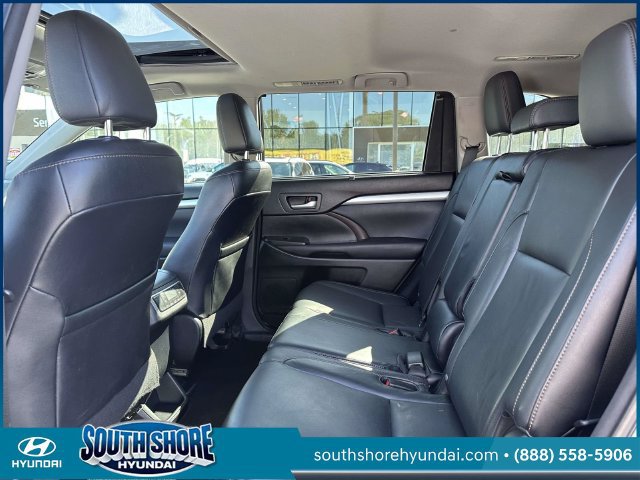 Used 2016 Toyota Highlander XLE AWD/4WD image 12
