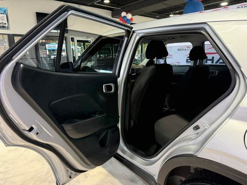 Used 2021 Hyundai Venue SE FWD image 35