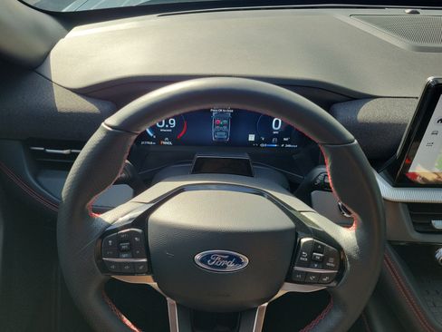 Used 2025 Ford Explorer ST-Line w/ Premium Package RWD image 19