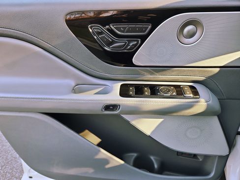 Used 2021 Lincoln Aviator Reserve w/ Equipment Group 202A image 25