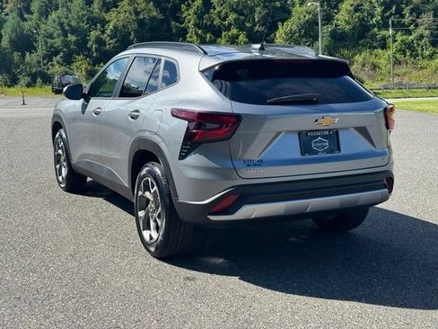 New 2026 Chevrolet Trax LT w/ Driver Confidence Package FWD image 5