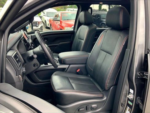 Used 2023 Nissan Titan PRO-4X w/ Pro-4x Convenience Package AWD/4WD image 23