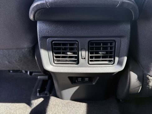 Certified 2022 Toyota Venza LE image 36