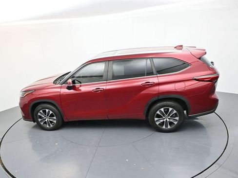 Used 2023 Toyota Highlander XLE image 35
