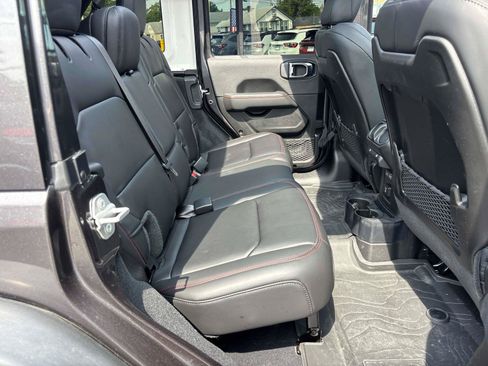 Certified 2025 Jeep Wrangler Unlimited Rubicon w/ Convenience Group AWD/4WD image 17