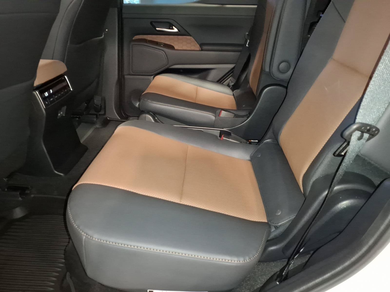 New 2026 Lexus GX 550 w/ Accessory Package (2T) AWD/4WD image 12