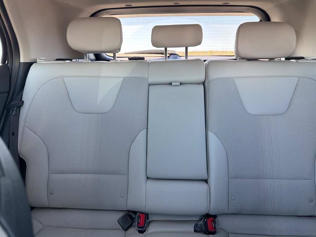 Used 2025 Kia Niro EX FWD image 32
