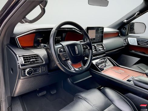 Used 2020 Lincoln Navigator Reserve w/ Luxury Package RWD image 14