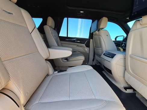 Used 2021 Cadillac Escalade Premium Luxury w/ Driver Assist Tech Package AWD/4WD image 15
