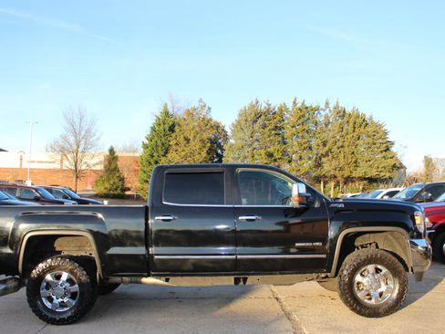 Used 2015 GMC Sierra 2500 SLT w/ Duramax Plus Package image 9