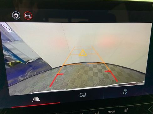 Used 2025 GMC Canyon Elevation w/ Convenience Package image 7