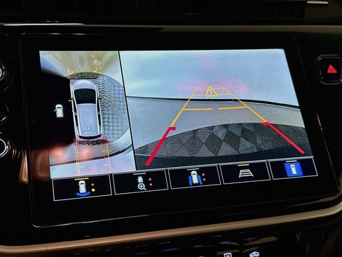 Used 2023 Chevrolet Bolt LT w/ Infotainment Package FWD image 23