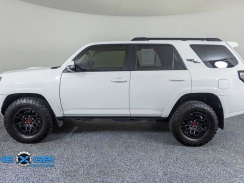 Used 2023 Toyota 4Runner TRD Off-Road Premium w/ Moonroof Package AWD/4WD image 4