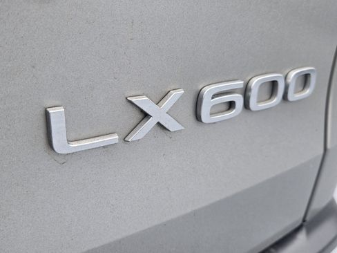 Used 2023 Lexus LX 600 4WD w/ Luxury Package image 5