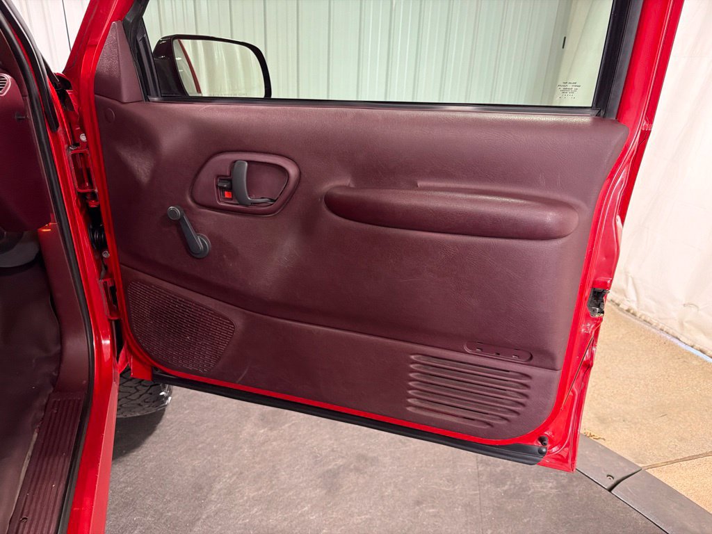 Used 1995 GMC Sierra 2500 4x4 Regular Cab image 17