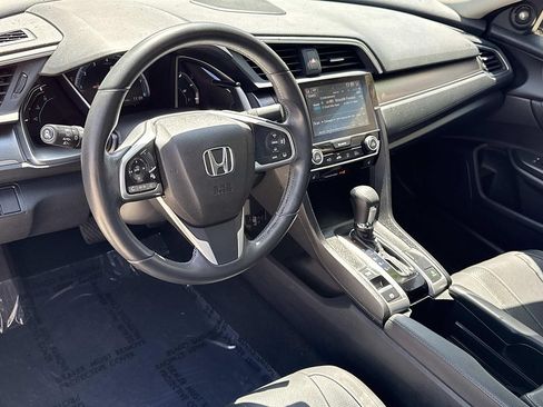 Used 2018 Honda Civic Touring image 3