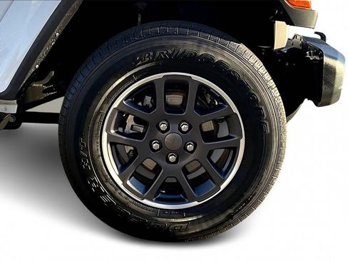 Certified 2022 Jeep Gladiator Overland w/ Popular Equipment Package image 31