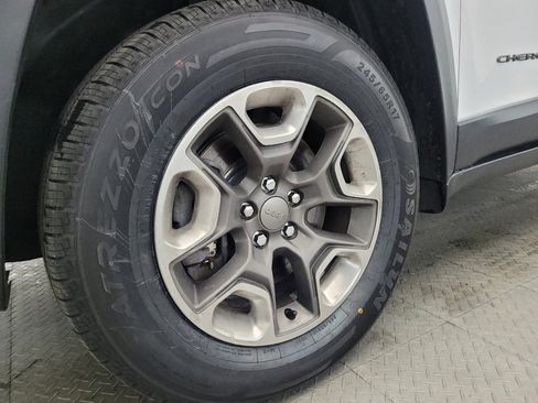 Used 2019 Jeep Cherokee Trailhawk AWD/4WD image 31