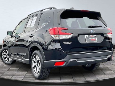 Used 2023 Subaru Forester Premium image 2
