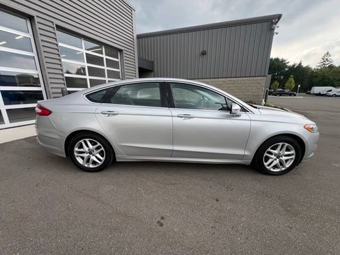 Used 2013 Ford Fusion SE FWD image 4