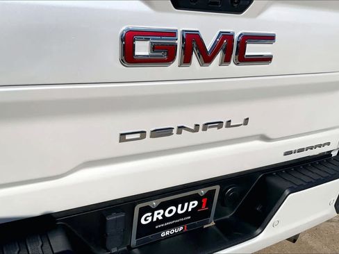 Used 2025 GMC Sierra 2500 Denali w/ Denali Reserve Package AWD/4WD image 29