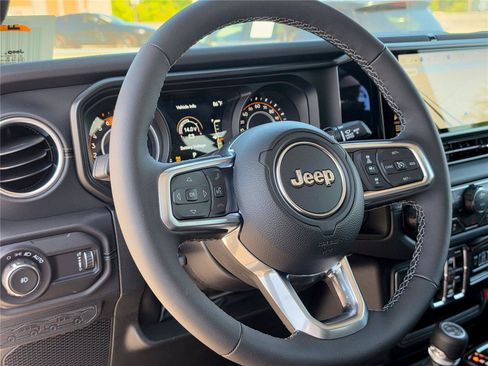 New 2026 Jeep Wrangler Unlimited Sahara AWD/4WD image 21