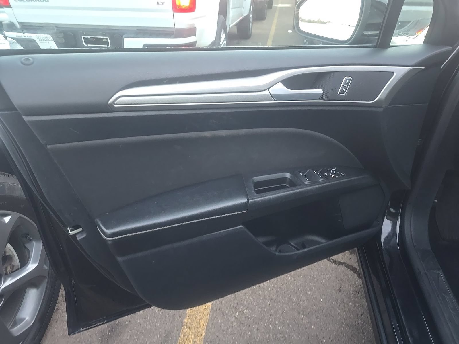 Used 2020 Ford Fusion SE FWD image 16
