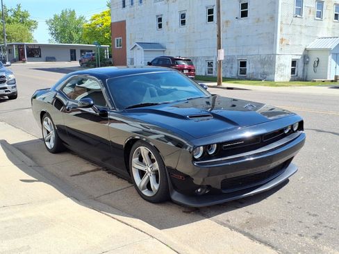 Used 2016 Dodge Challenger R/T RWD image 4