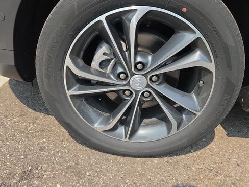Used 2021 Buick Encore GX Essence w/ Advanced Technology Package FWD image 5