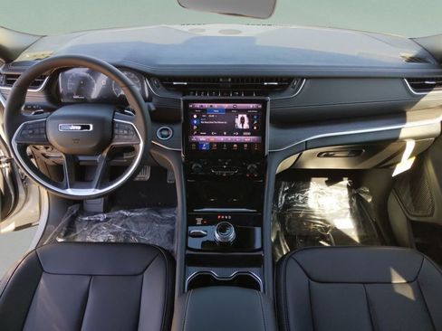 New 2025 Jeep Grand Cherokee L Limited w/ Black Appearance Package image 18