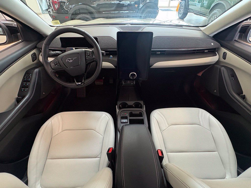 Used 2025 Ford Mustang Mach-E Premium AWD/4WD image 32