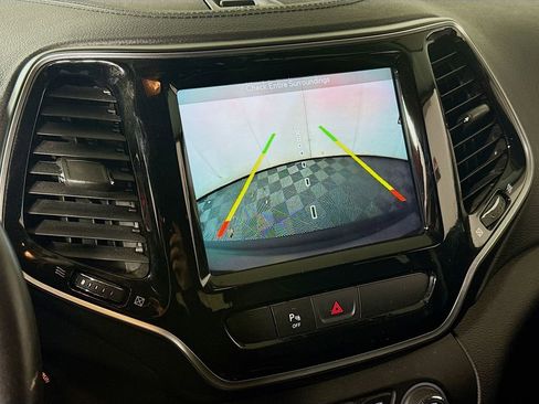 Used 2019 Jeep Cherokee Limited image 14