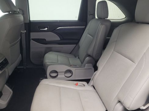 Used 2018 Toyota Highlander Limited Platinum image 18
