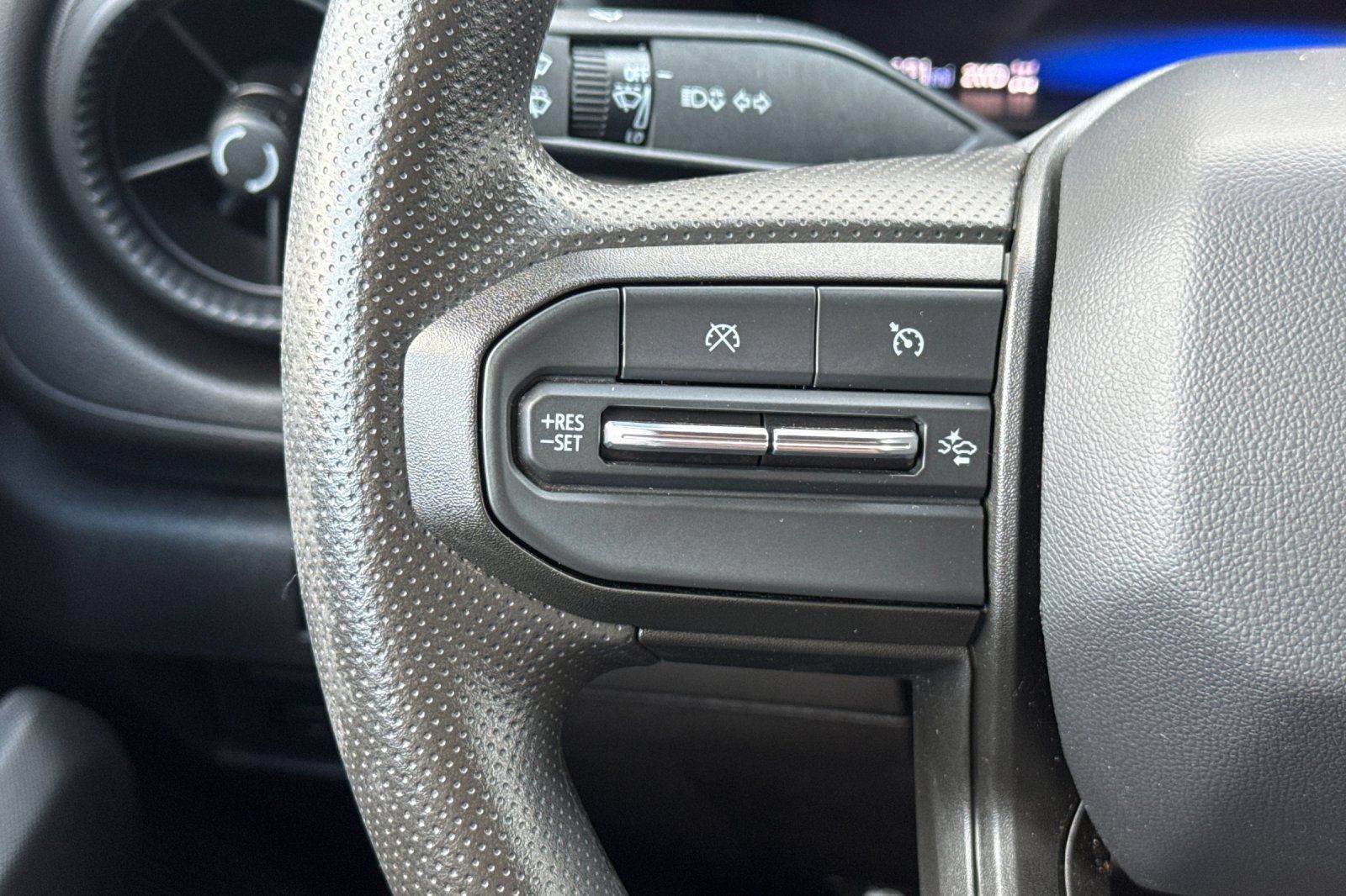 Used 2024 Chevrolet Colorado W/T AWD/4WD image 35