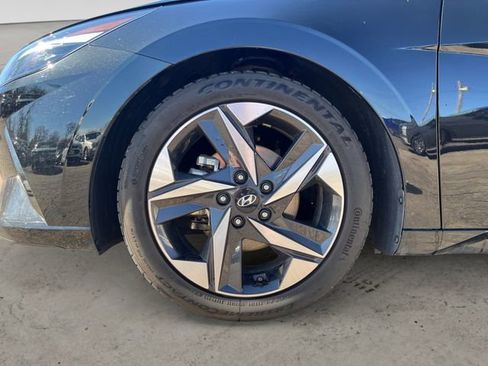 Used 2021 Hyundai Elantra Limited image 15