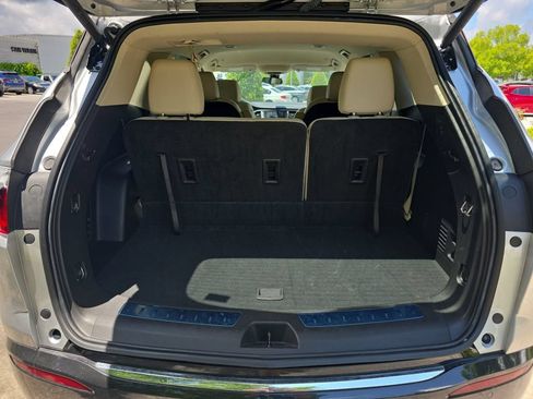 Used 2022 Buick Enclave Essence FWD image 33