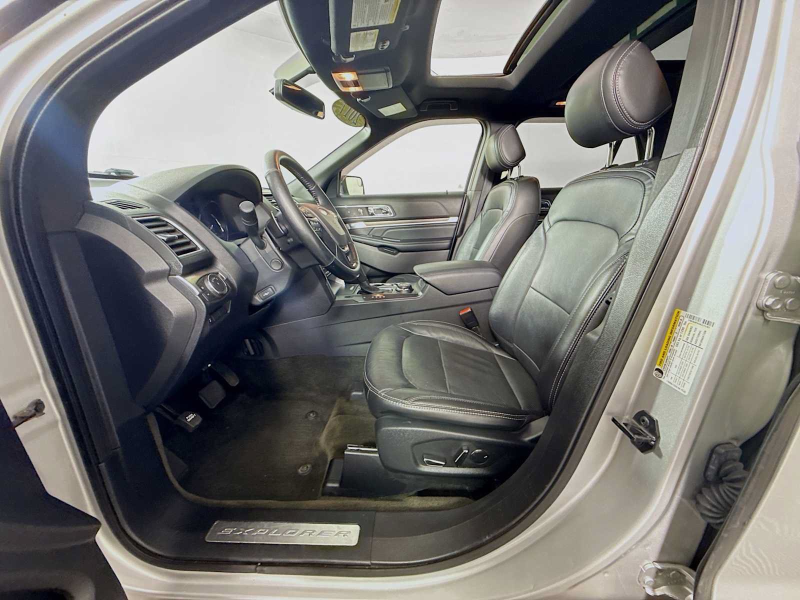 Used 2017 Ford Explorer Limited AWD/4WD image 19