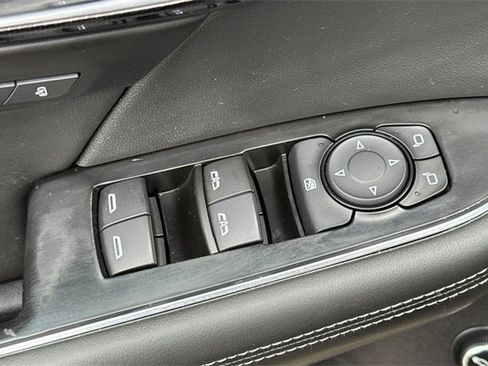 Used 2022 Buick Envision Essence w/ Sport Touring Package image 12